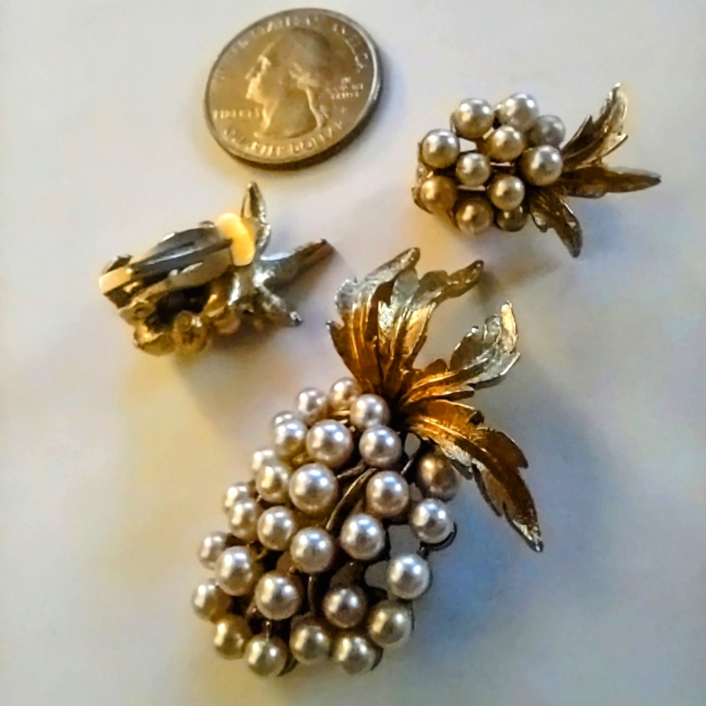 Vintage 50s pearl clustered brooch and matching clip on earrings